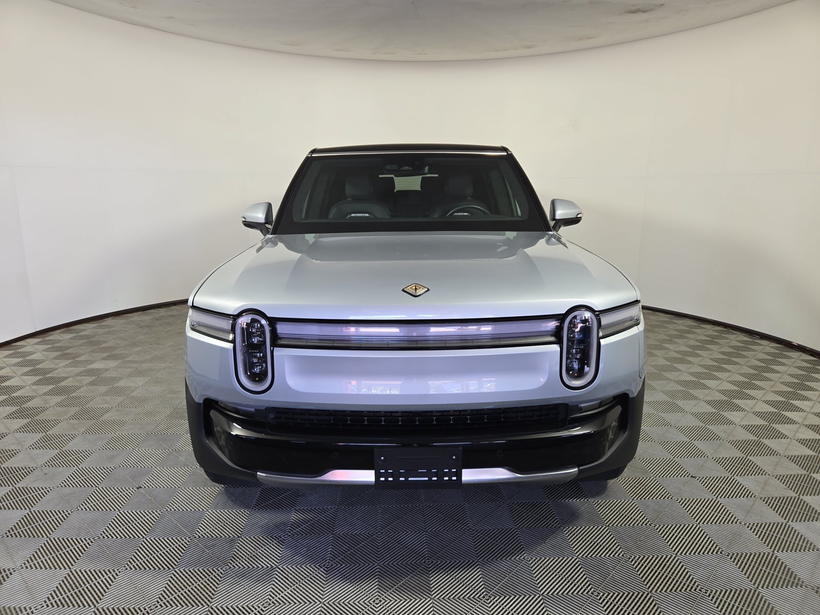 Used 2025 Rivian R1S Adventure Dual AWD/4WD image 8