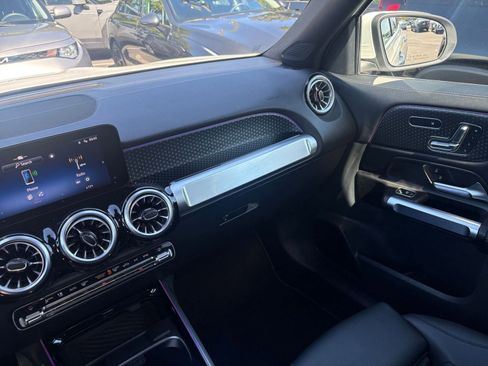 Used 2025 Mercedes-Benz GLB 250 image 38