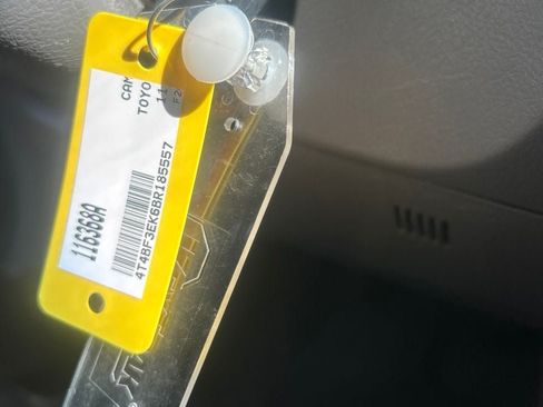Used 2011 Toyota Camry LE FWD image 11