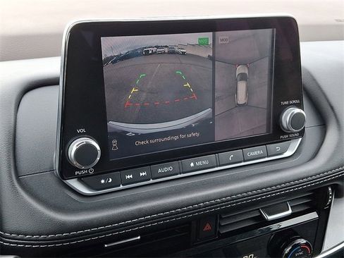 Used 2021 Nissan Rogue SV image 17