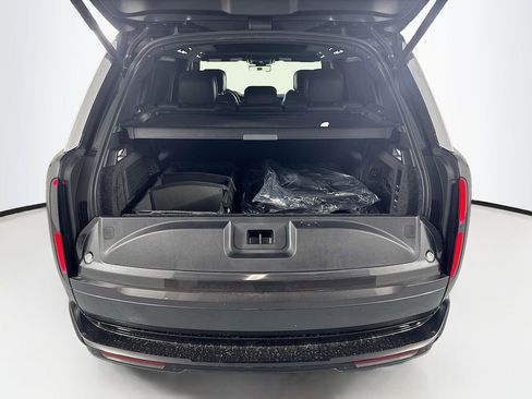 New 2025 Land Rover Range Rover Long Wheelbase SE image 26
