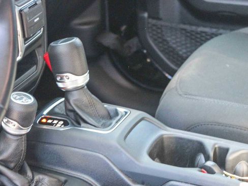 Used 2021 Jeep Gladiator Sport image 14