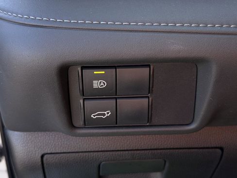 Used 2020 Toyota Highlander XLE AWD/4WD image 20