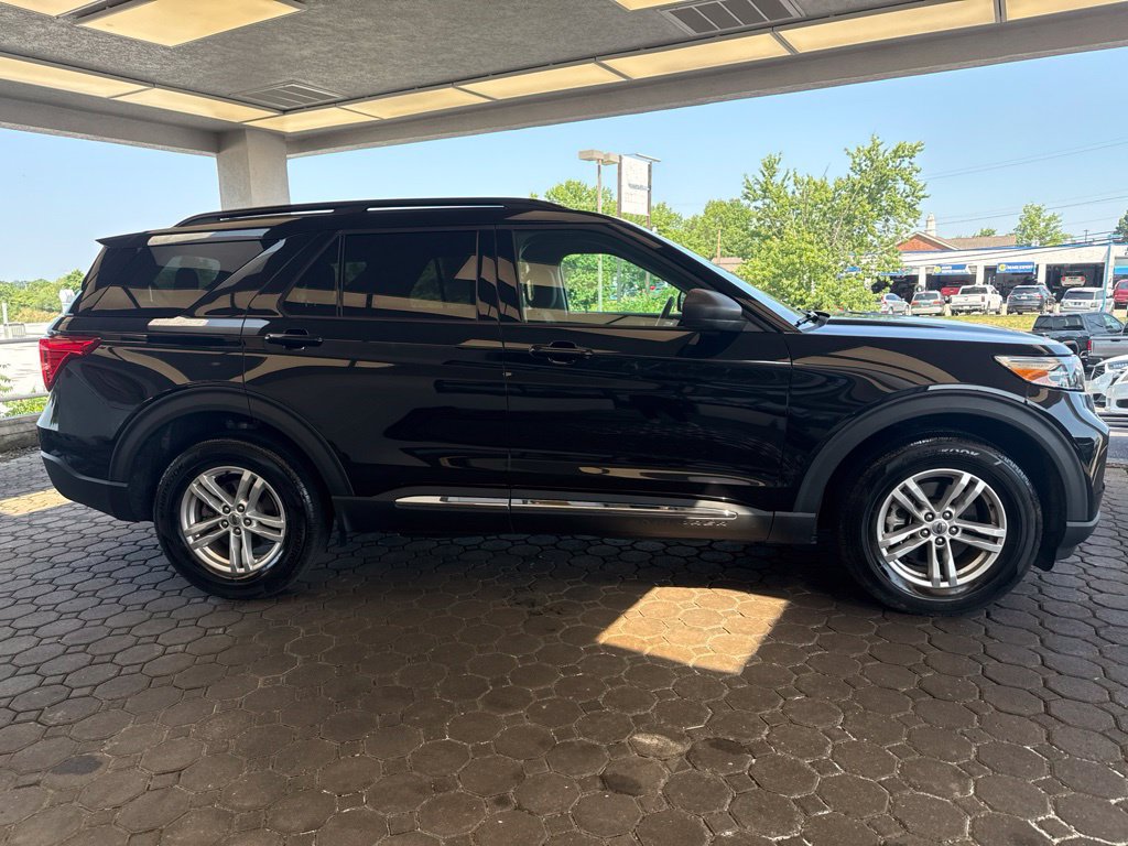 Used 2023 Ford Explorer XLT AWD/4WD image 5