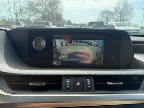 Used 2019 Lexus ES 350 w/ Premium Package image 10