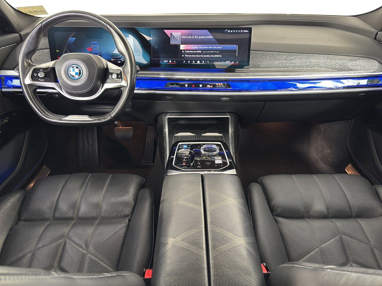 Used 2023 BMW i7 xDrive60 AWD/4WD image 17