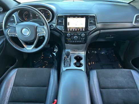 Used 2021 Jeep Grand Cherokee Laredo X image 12