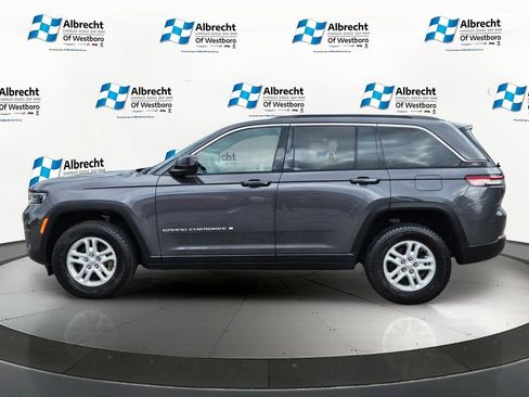 Used 2024 Jeep Grand Cherokee Laredo AWD/4WD image 2