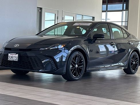 Certified 2025 Toyota Camry SE image 8