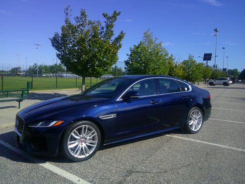 Used 2023 Jaguar XF R-Dynamic SE AWD/4WD image 10