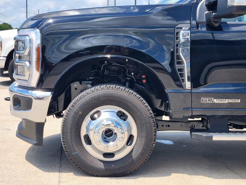 New 2026 Ford F350 XLT w/ XLT Premium Package AWD/4WD image 9