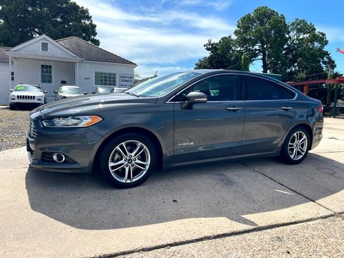 Used 2016 Ford Fusion Titanium image 2