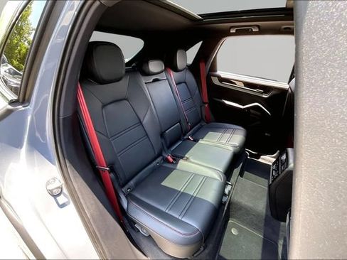 Used 2026 Porsche Cayenne S AWD/4WD image 17