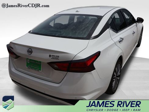 Used 2025 Nissan Altima 2.5 SV FWD image 5