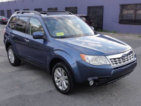 Used 2013 Subaru Forester 2.5X Premium w/ All-Weather Plus Pkg AWD/4WD image 2