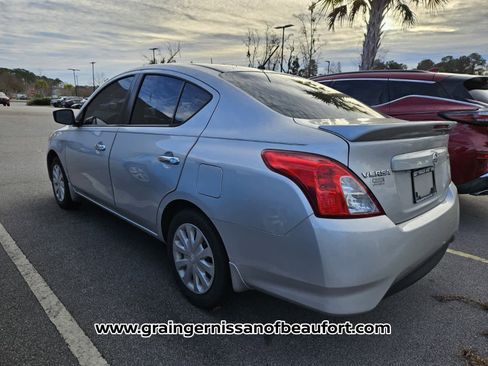 Used 2018 Nissan Versa SV image 6