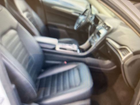 Used 2018 Ford Fusion SE w/ Equipment Group 602A image 10