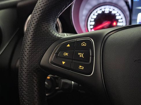 Used 2019 Mercedes-Benz GLC 300 4MATIC w/ Premium Package image 37