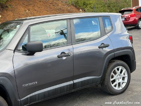 Used 2019 Jeep Renegade Sport image 34