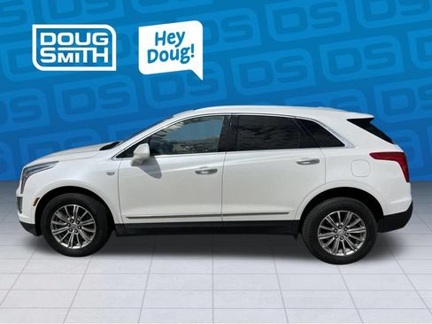 Used 2017 Cadillac XT5 Luxury w/ Driver Awareness Package FWD image 2