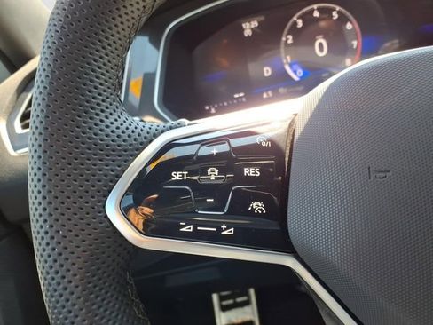 Used 2024 Volkswagen Tiguan SE R-Line image 26