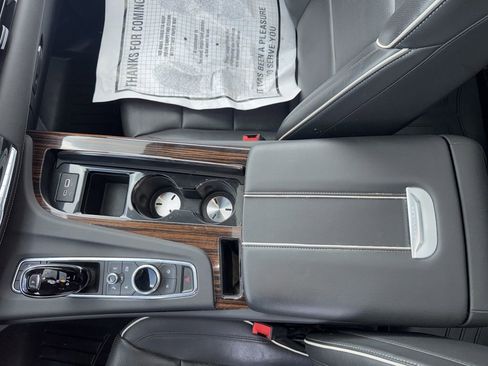 Used 2023 Cadillac Escalade Premium Luxury image 11