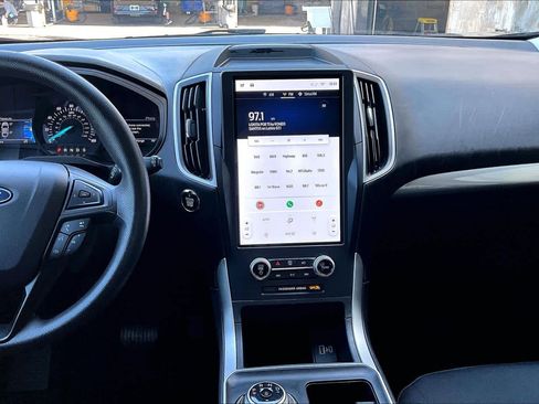 Certified 2023 Ford Edge SE image 7