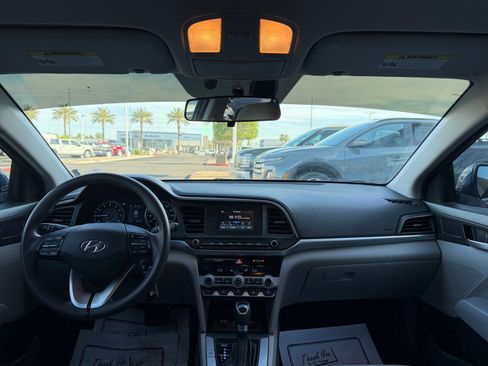 Used 2020 Hyundai Elantra SE image 20