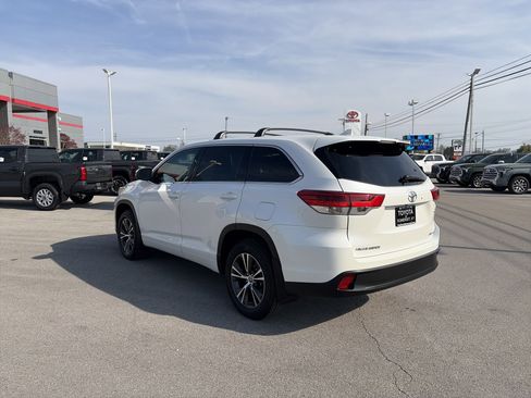 Used 2017 Toyota Highlander Plus image 8