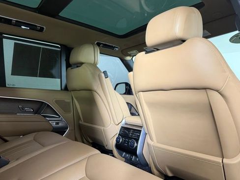 Used 2025 Land Rover Range Rover SE image 30