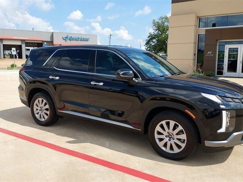 Used 2025 Hyundai Palisade SE image 1