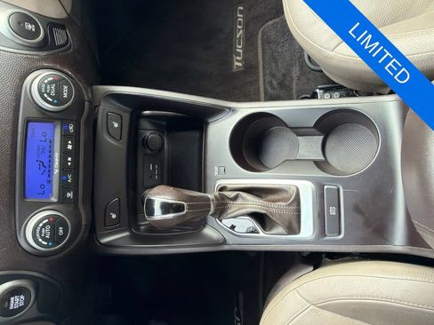 Used 2015 Hyundai Tucson Limited w/ Option Group 03 FWD image 17