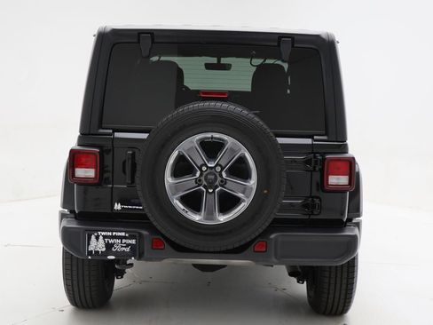 Used 2022 Jeep Wrangler Unlimited Sahara AWD/4WD image 7