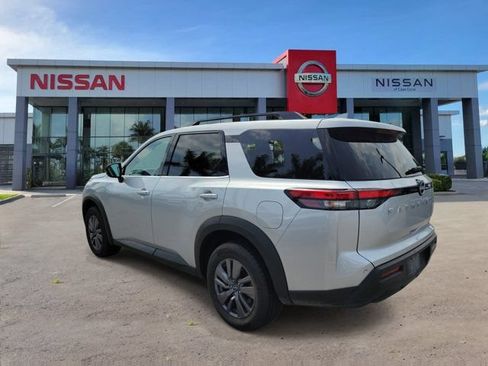 Certified 2024 Nissan Pathfinder SV FWD image 5