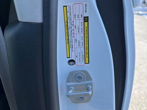 Used 2024 Chrysler Pacifica Touring-L image 28