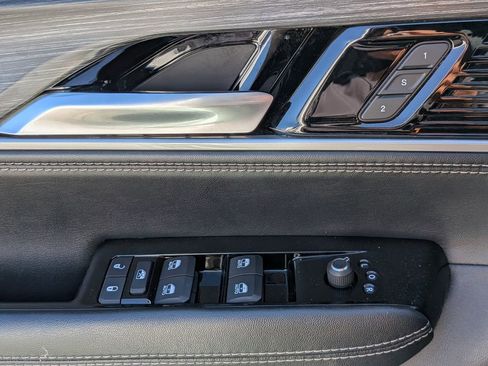 Certified 2024 Jeep Wagoneer L Series II image 18