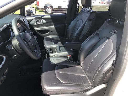 Used 2023 Chrysler Pacifica Touring-L w/ S Appearance Package FWD image 19