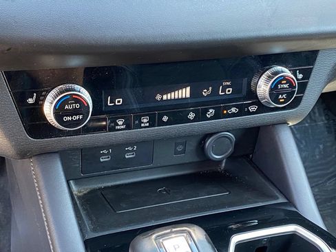 Used 2025 Mitsubishi Outlander SE AWD/4WD image 19