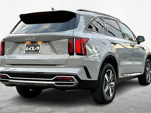 Certified 2023 Kia Sorento EX image 2