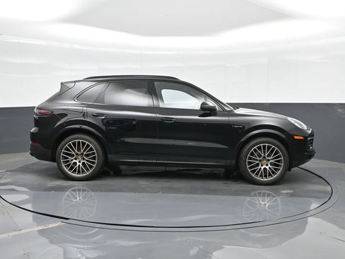 Certified 2023 Porsche Cayenne Platinum Edition AWD/4WD image 10