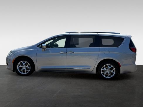 Used 2020 Chrysler Pacifica Limited FWD image 8