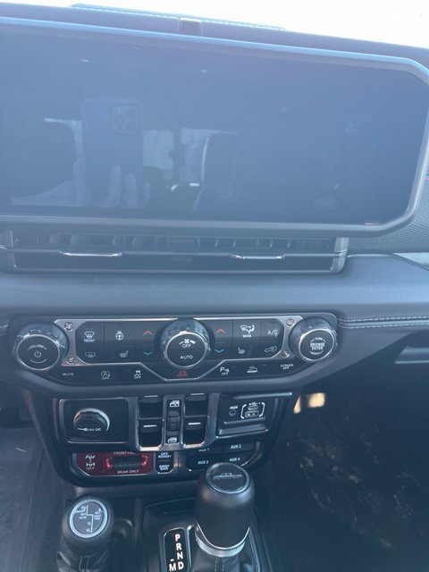 Used 2025 Jeep Gladiator Rubicon AWD/4WD image 17