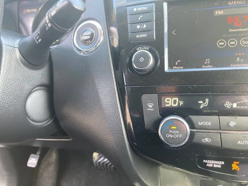 Used 2020 Nissan Rogue SV AWD/4WD image 22
