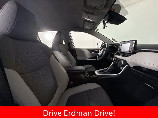 Certified 2021 Toyota RAV4 XLE FWD image 25