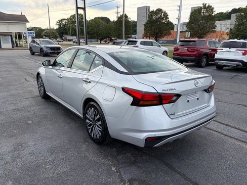 Used 2025 Nissan Altima 2.5 SV FWD image 5