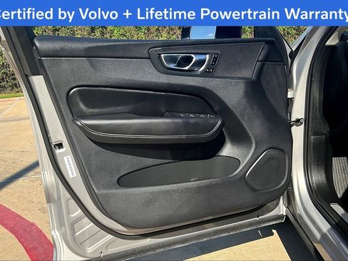 Used 2025 Volvo XC60 B5 Plus image 23