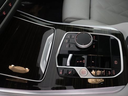 Used 2024 BMW X5 xDrive40i w/ Parking Assistance Package image 47