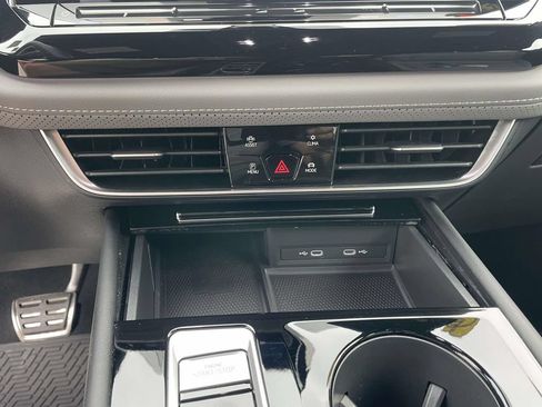 Certified 2024 Volkswagen Atlas Cross Sport SEL R-Line AWD/4WD image 27
