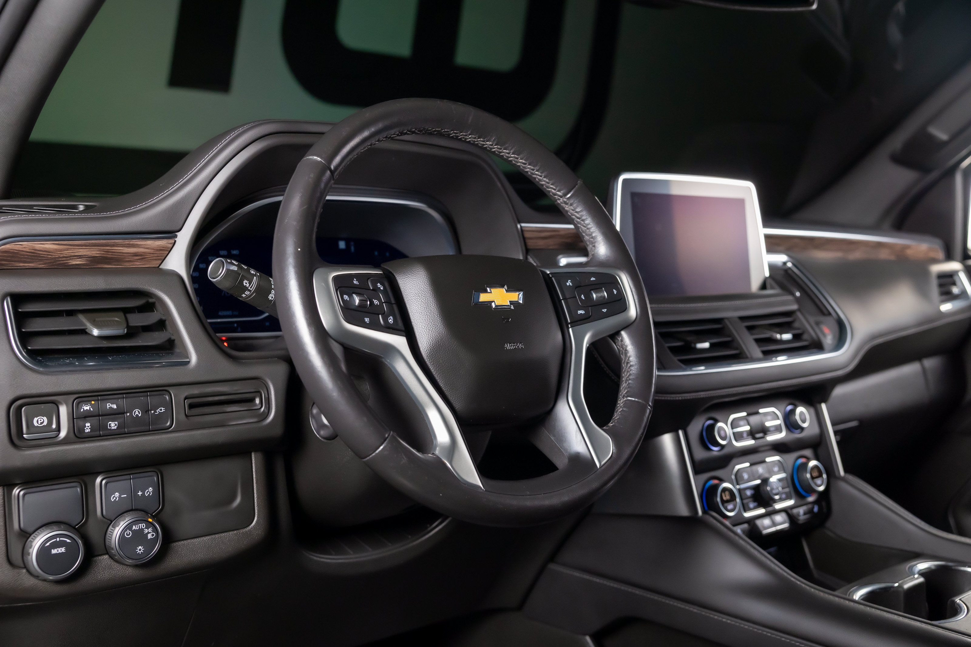 Used 2022 Chevrolet Tahoe LT w/ Luxury Package RWD image 31