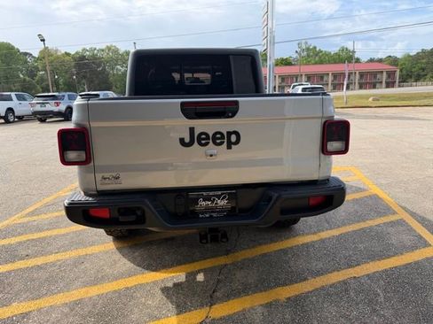 Used 2022 Jeep Gladiator Sport AWD/4WD image 7